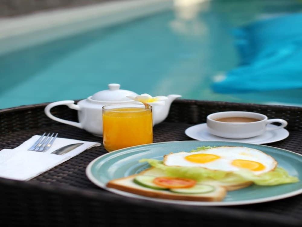 อากาซา วิลลา ตูลัมเบน Hotel ทูลัมเบน ภายนอก รูปภาพ
